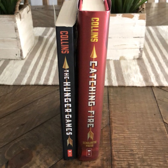 Books: Hunger Games & Catching Fire - Picture 3 of 4